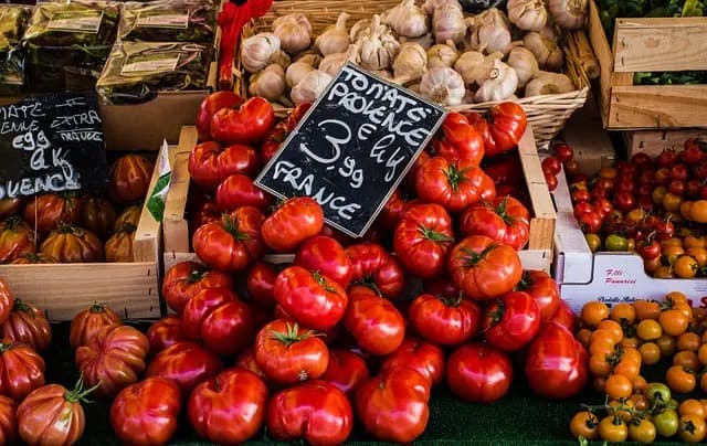 Comment l'économie locale enrichit le e-commerce moderne