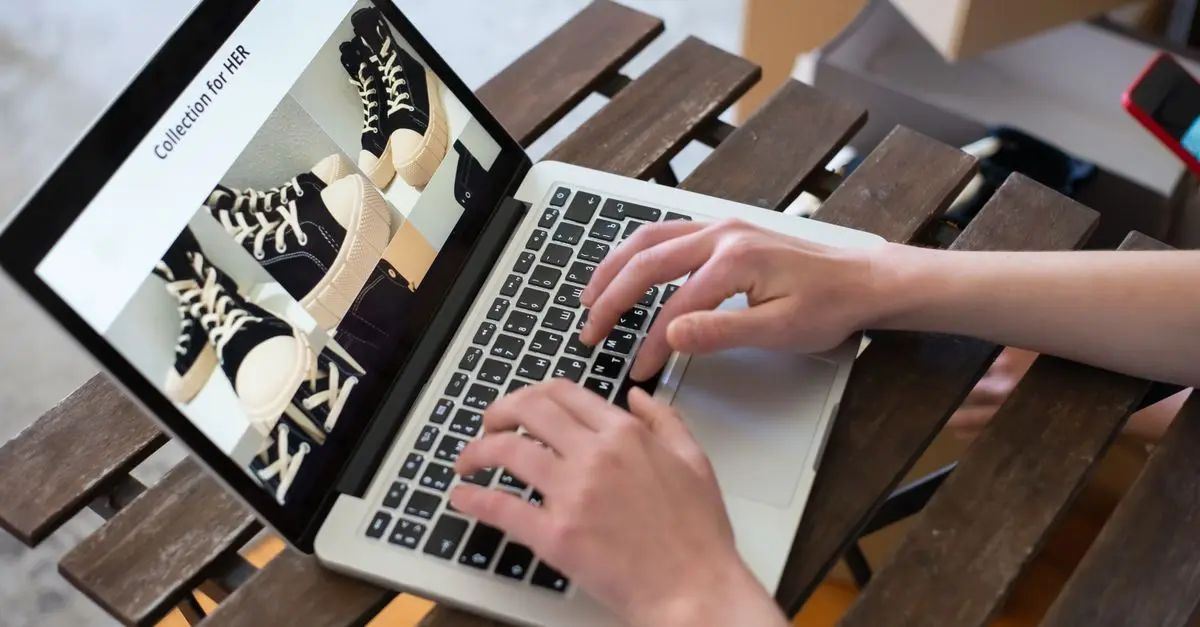 Comment l'économie mondiale influence le e-commerce