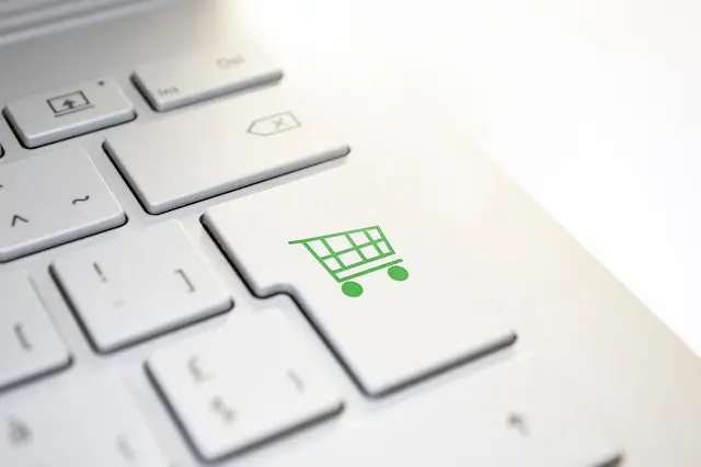Comment l'économie influence le comportement d'achat en ligne
