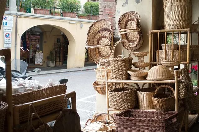 Comment l'économie locale influence votre stratégie e-commerce
